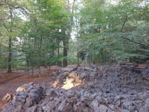 Alexandra Engelfriet, Under.Ground, 60 tons of clay, digger, body